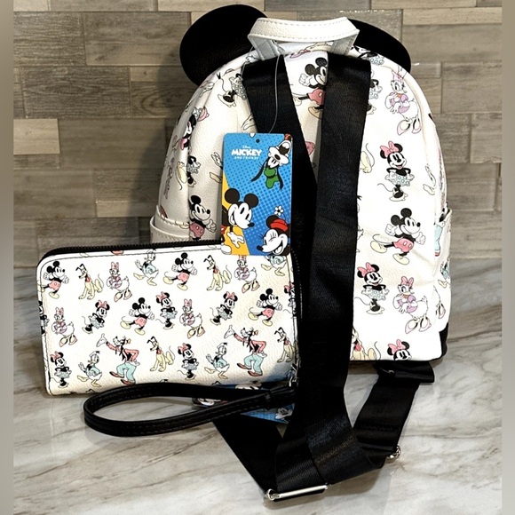 2025 Aldi Exclusive Disney Pastel Mickey & Friends Backpack and Wallet Set - Picture 5 of 6
